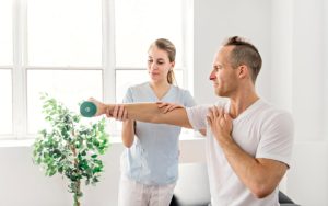 تمرینات فیزیوتراپی برای درد شانه